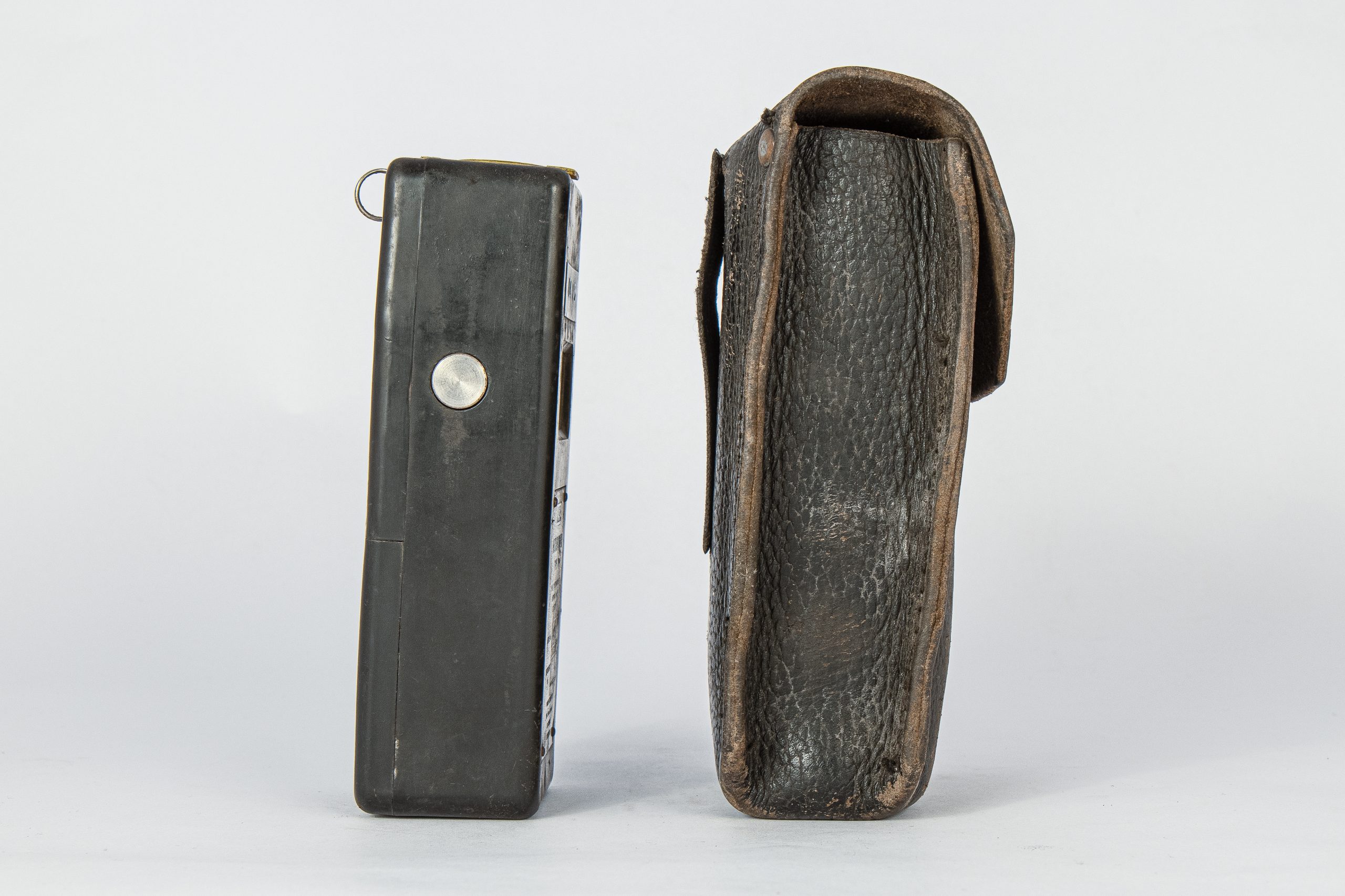 Side of device shaped like an old Nokia mobile phone. Beside it is a leather pouch to hold the device.